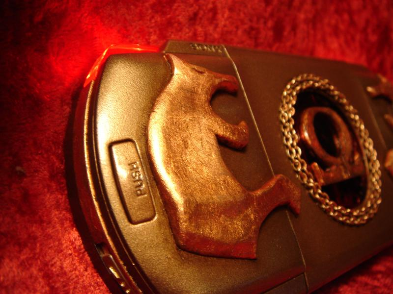 Illustration for article titled Sony PSP God of War Mod Looks Bloodthirstily Fantastic